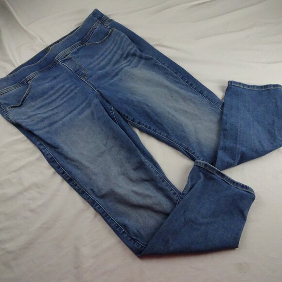 Torrid Women Feel the Fit Super Soft Lean Jean Size 2R - Picture 1 of 9